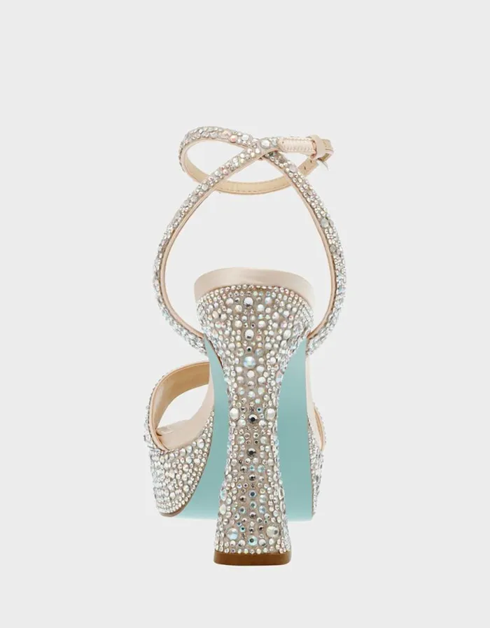 Betsey Johnson Women SBBETH CHAMPAGNE Champagne