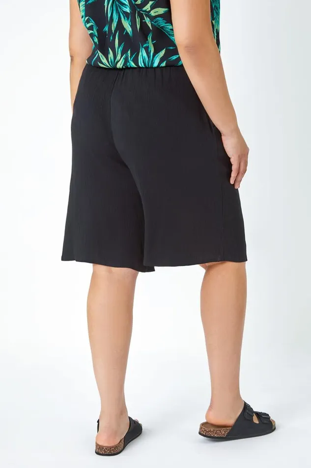 Black Curve Plain Elastic Waist Crinkle Pocket Shorts Women Roman Shorts