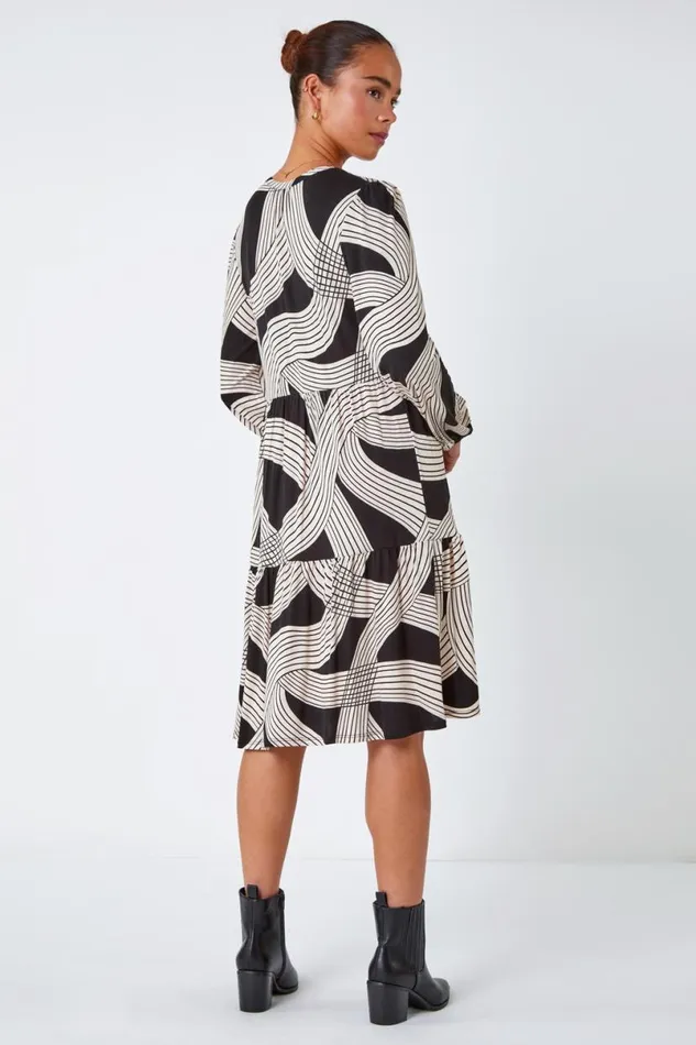 Black Petite Linear Print Tiered Stretch Dress Women Roman Dresses