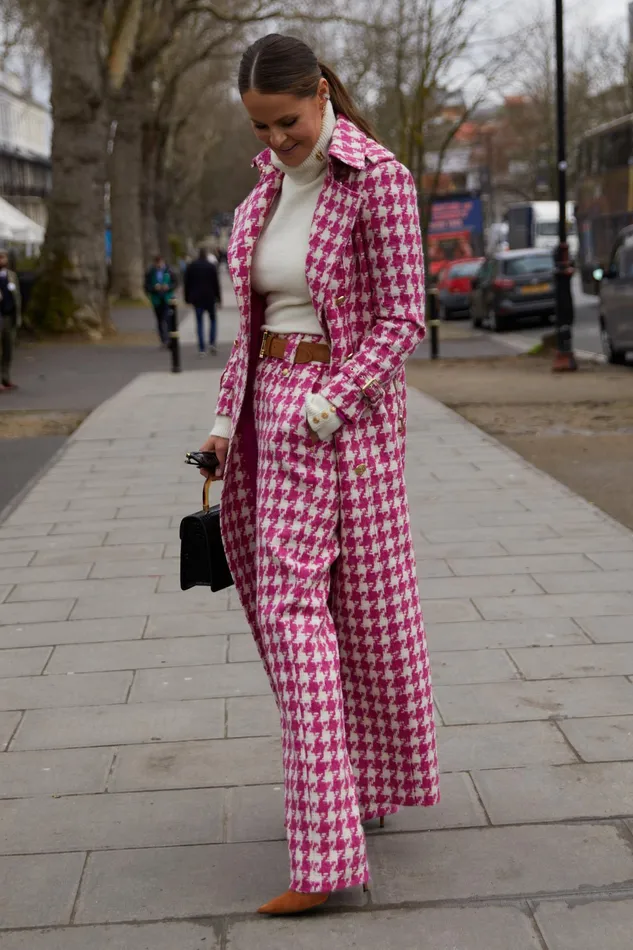 Holland Cooper High Waisted Straight Trouser Hot Pink Large Scale Houndstooth Women Tailoring Holland Cooper High Waisted Straight Trouser Hot Pink Large Scale Houndstooth Women Tailoring