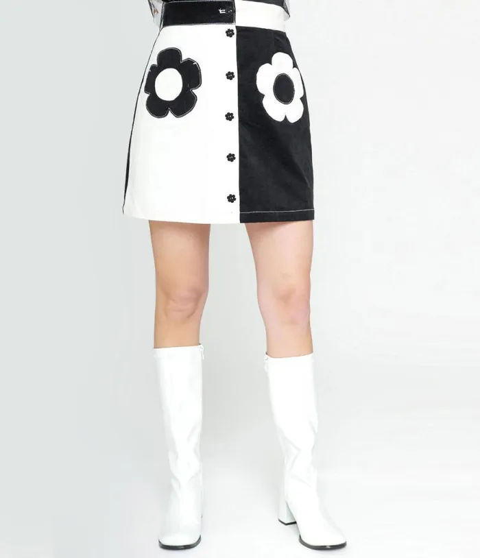 Smak Parlour 1960s Black and White Daisy Match Game Mini Skirt Clothing Unique Vintage Skirts
