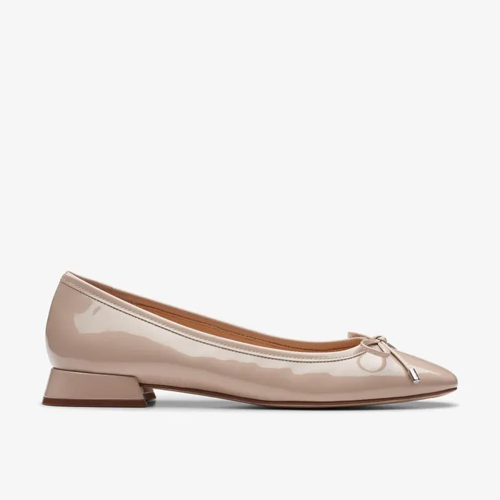 Ubree 15 Step Sand Patent Women Clarks Flats