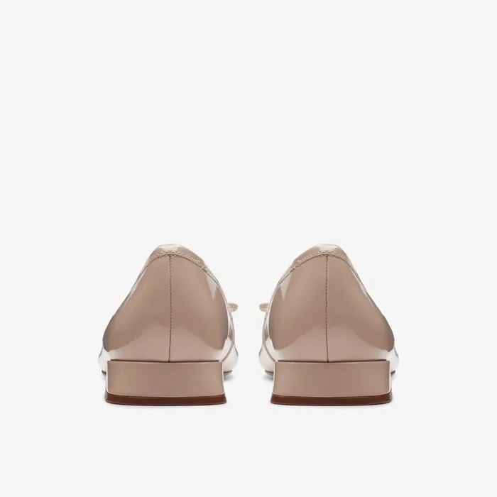 Ubree 15 Step Sand Patent Women Clarks Flats