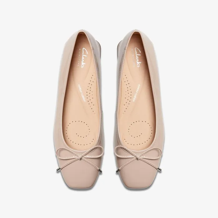 Ubree 15 Step Sand Patent Women Clarks Flats