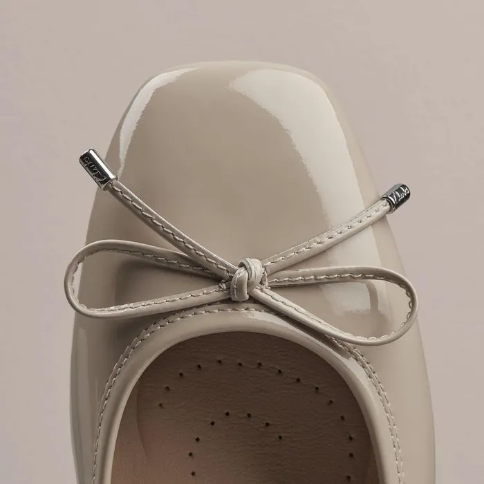 Ubree 15 Step Sand Patent Women Clarks Flats