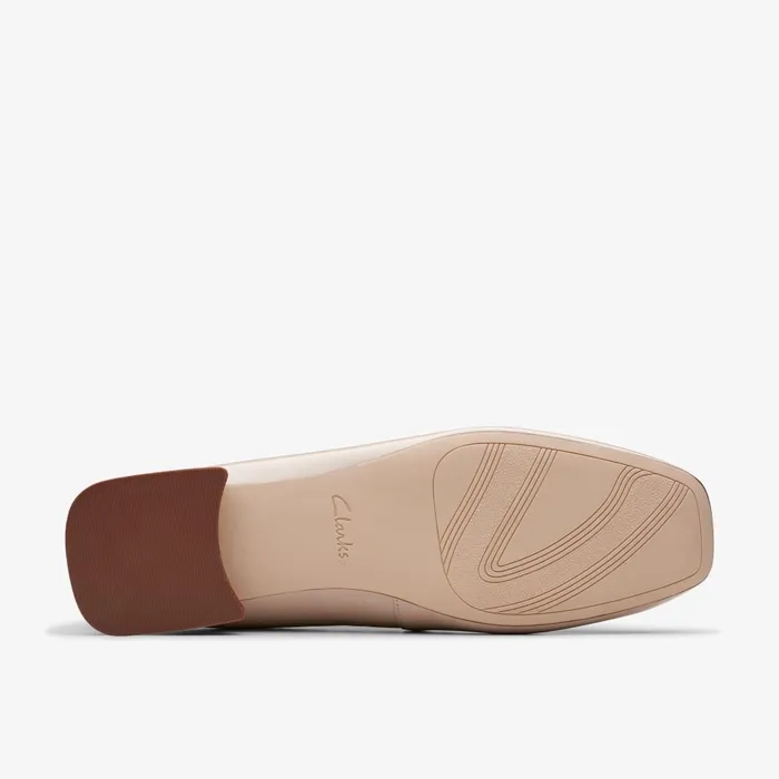 Ubree 15 Step Sand Patent Women Clarks Flats