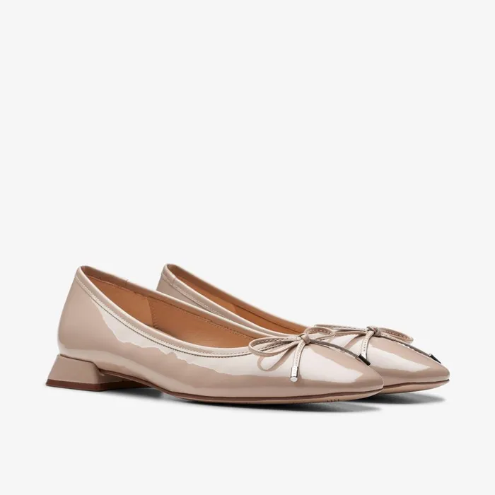 Ubree 15 Step Sand Patent Women Clarks Flats