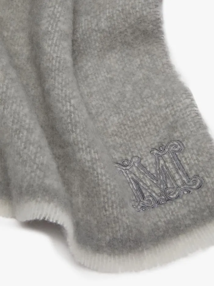 Woman Stole In An Alpaca Blend With Embroidery Light Grey Maxmara Scarves And Foulards Woman Stole In An Alpaca Blend With Embroidery Light Grey Maxmara Scarves And Foulards