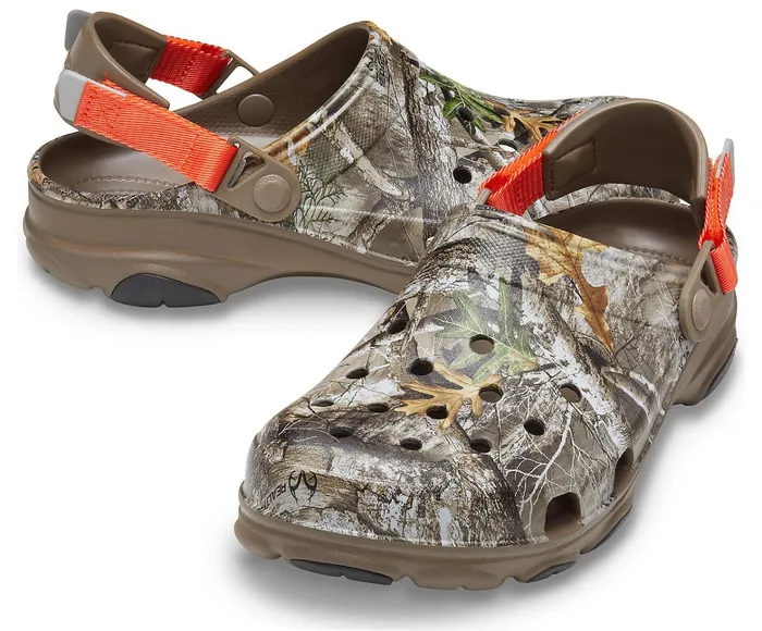WomenMen Classic AllTerrain Realtree Edge Clog Walnut Crocs Clogs