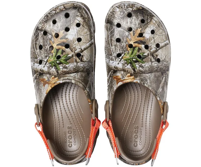 WomenMen Classic AllTerrain Realtree Edge Clog Walnut Crocs Clogs