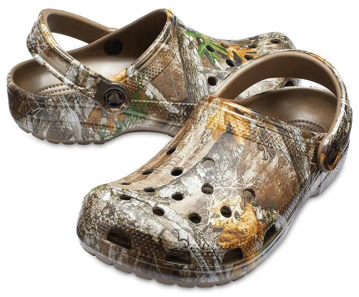 WomenMen Classic Realtree Edge Clog Walnut Crocs Clogs